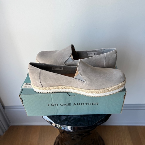 TOMS Palma Drizzle Grey Suede Slip On - Picture 1 of 14
